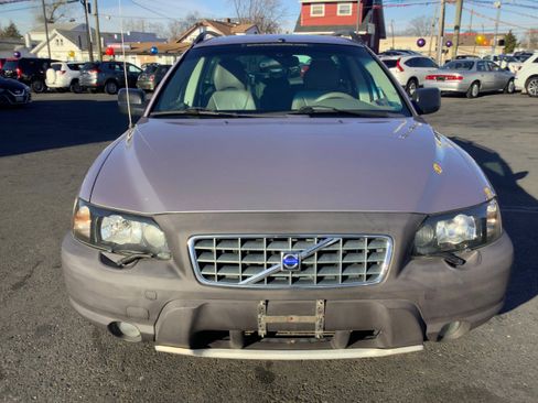 Used 2004 Volvo XC70 image 2