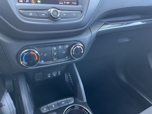 Used 2023 Chevrolet TrailBlazer LT FWD image 9