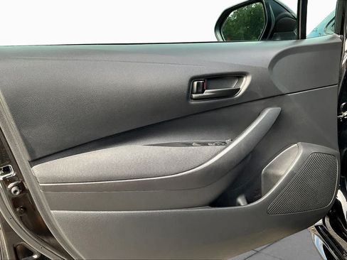 Used 2025 Toyota Corolla LE FWD image 21