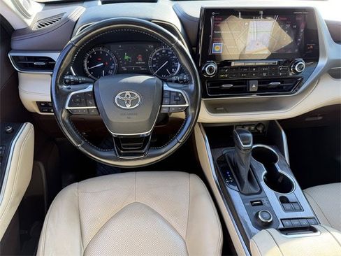 Certified 2020 Toyota Highlander Platinum image 12