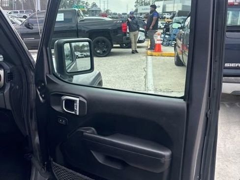 Used 2019 Jeep Wrangler Unlimited Sport S image 23