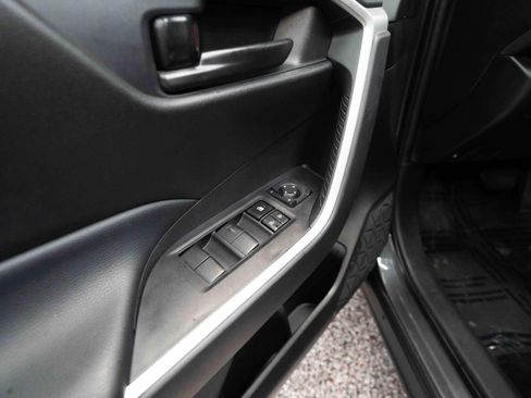 Used 2025 Toyota RAV4 LE AWD/4WD image 7