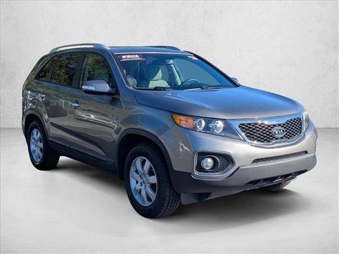 Used 2013 Kia Sorento LX w/ Convenience Pkg image 3