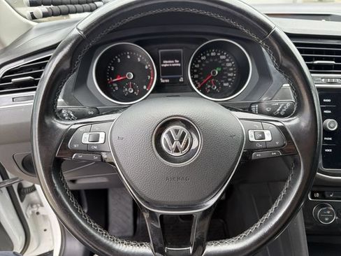Used 2018 Volkswagen Tiguan SE w/ Panoramic Sunroof Package AWD/4WD image 16