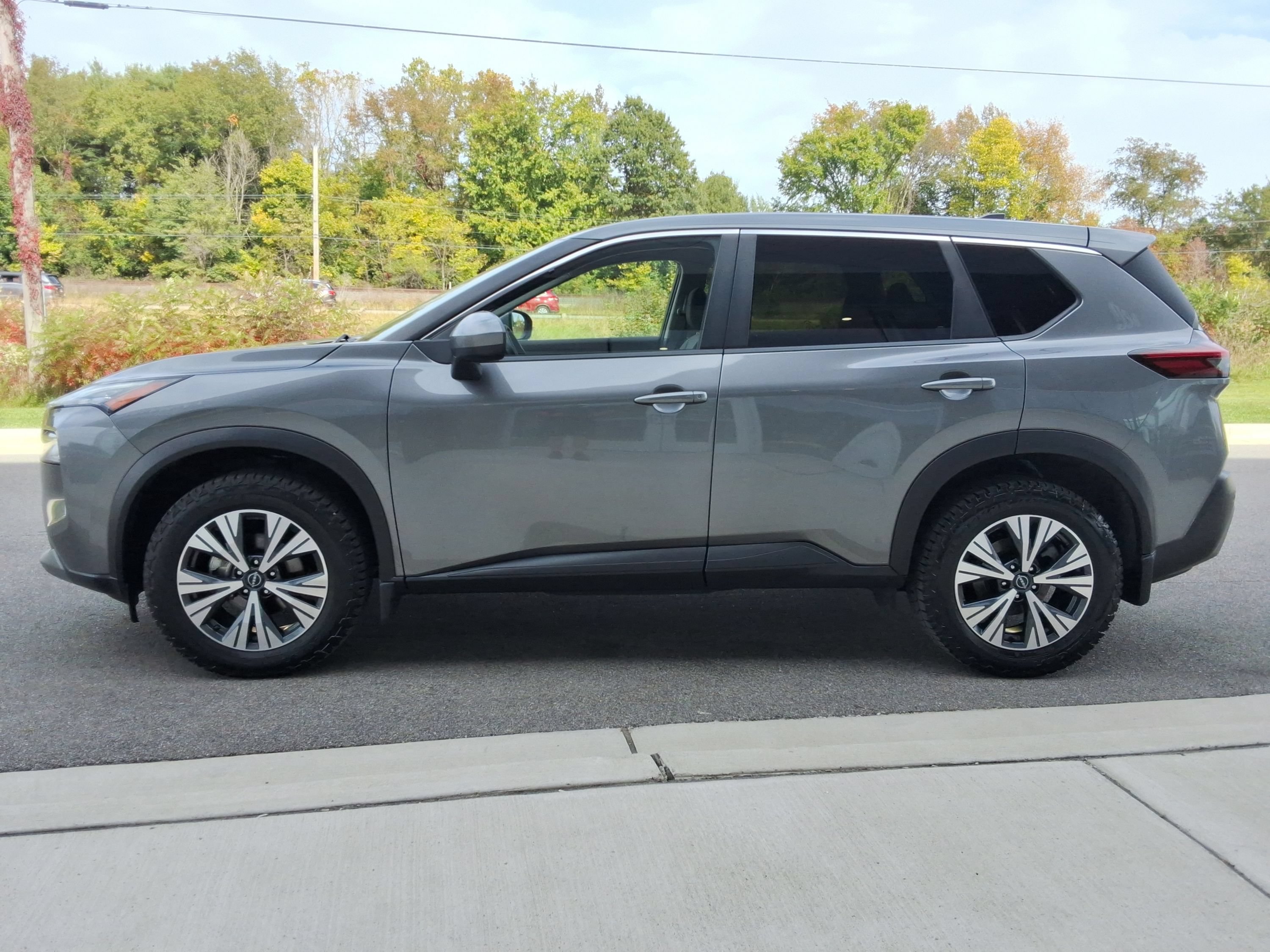 Used 2023 Nissan Rogue SV AWD/4WD image 9