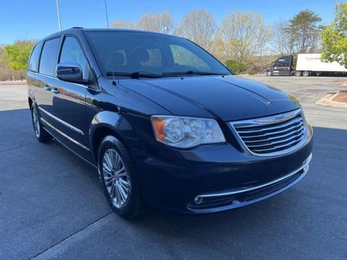 Used 2013 Chrysler Town & Country Touring-L w/ Entertainment Group #2 image 7