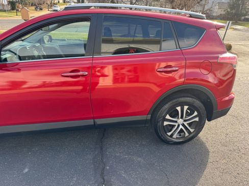 Used 2017 Toyota RAV4 LE image 5