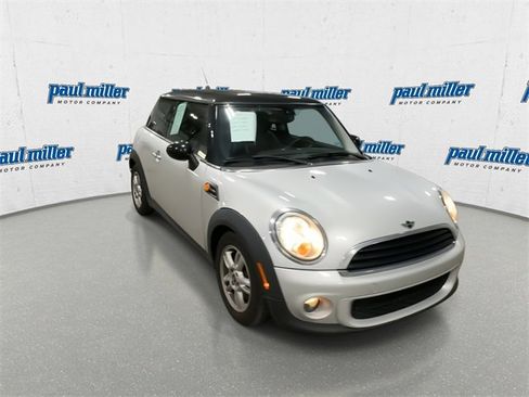 Used 2013 MINI Cooper Hardtop image 2