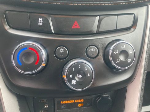 Used 2020 Chevrolet Trax LT w/ LT Convenience Package image 26