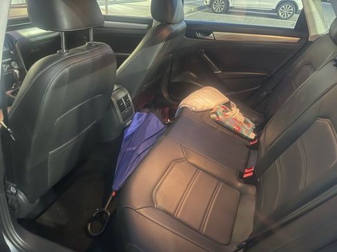 Used 2022 Volkswagen Passat 2.0T SE image 9