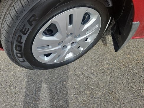 Used 2014 Dodge Grand Caravan SXT image 10