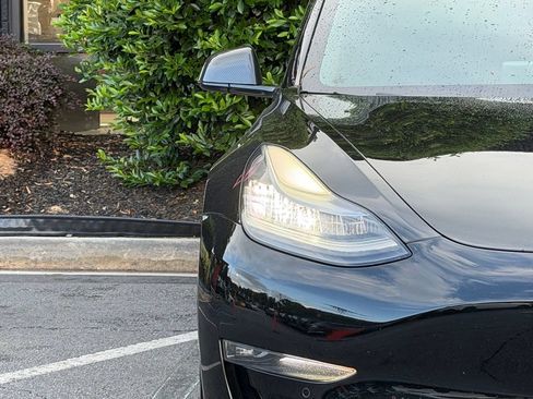 Used 2018 Tesla Model 3 Mid Range RWD image 4