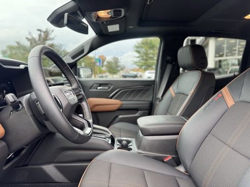 Used 2024 GMC Canyon AT4 image 15