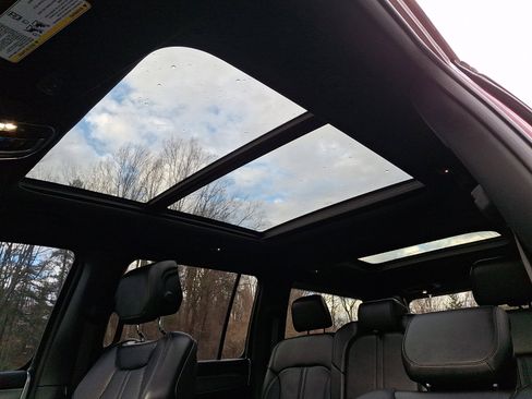 Used 2024 Jeep Wagoneer Series II image 17