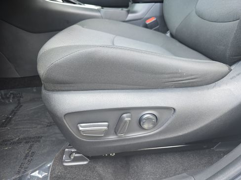 Used 2025 Toyota RAV4 XLE FWD image 29