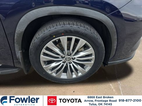 Used 2022 Toyota Highlander Platinum AWD/4WD image 29