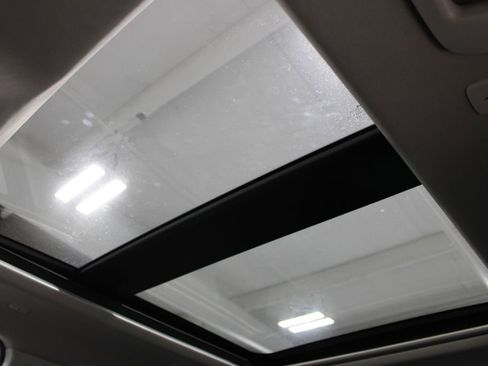 Used 2023 Nissan Rogue SL image 56