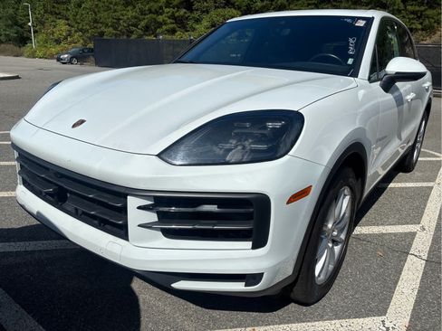Used 2024 Porsche Cayenne AWD/4WD image 3