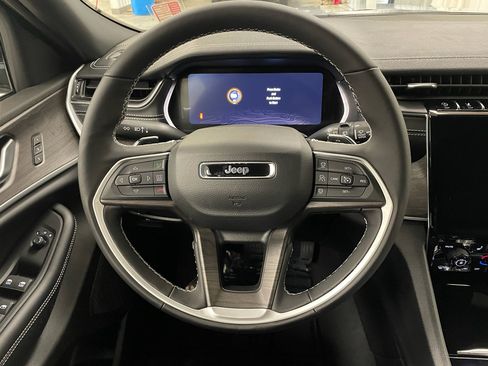 New 2025 Jeep Grand Cherokee L Limited w/ Luxury Tech Group II image 10