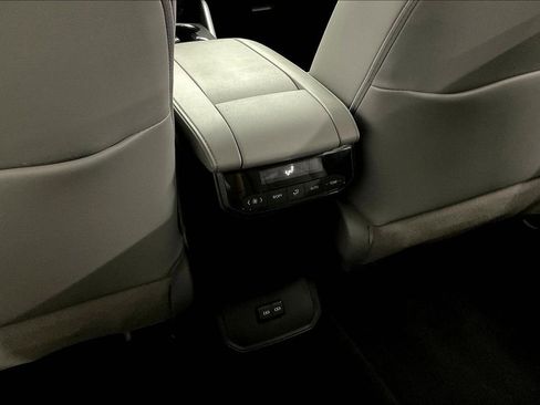 Used 2022 Toyota Highlander XLE image 37