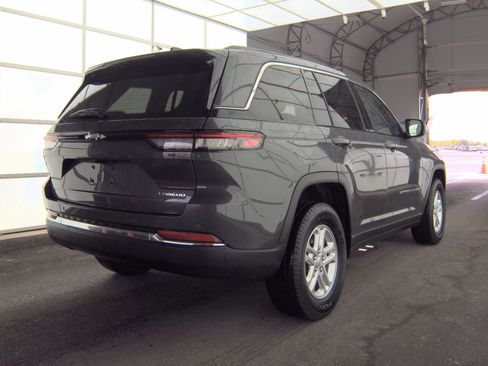 Used 2023 Jeep Grand Cherokee Laredo image 6