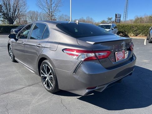 Used 2020 Toyota Camry SE image 7