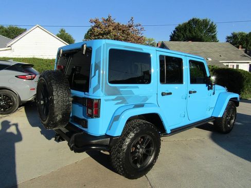 Used 2017 Jeep Wrangler Unlimited Sahara AWD/4WD image 5