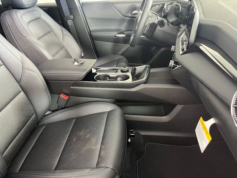 New 2026 Chevrolet Equinox LT w/ Convenience Package II AWD/4WD image 17