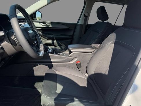 Used 2023 Jeep Grand Cherokee Laredo w/ Luxury Tech Group I AWD/4WD image 15