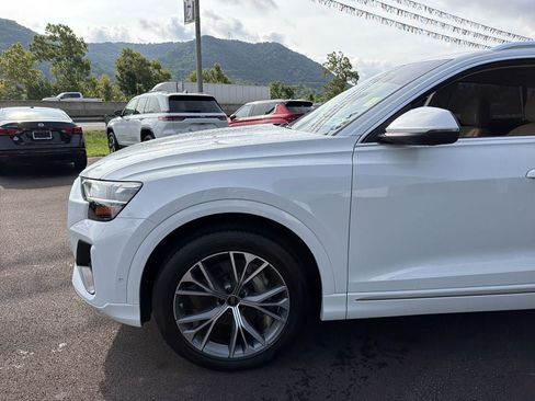 Used 2025 Audi Q8 Premium Plus AWD/4WD image 9