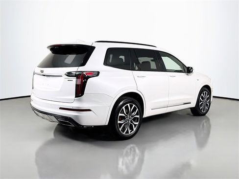 Used 2024 Cadillac XT6 Sport w/ Technology Package image 8