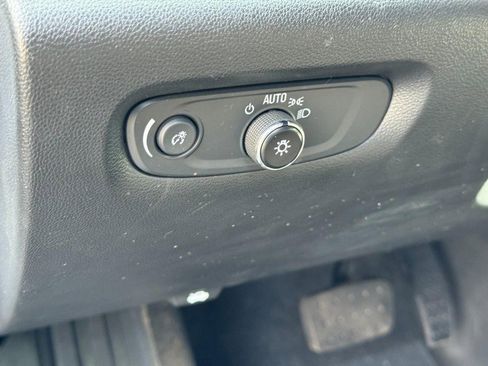 Used 2023 Chevrolet Traverse LS image 17