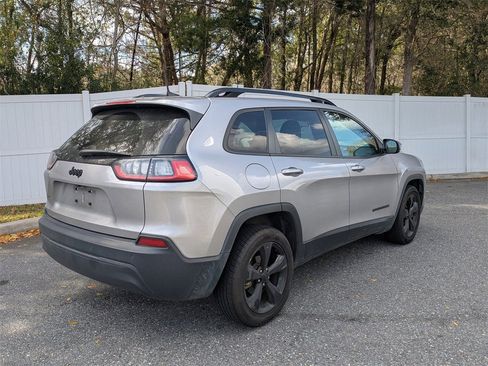 Used 2020 Jeep Cherokee Latitude Plus image 2