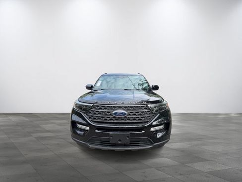 Used 2023 Ford Explorer XLT w/ Equipment Group 202A AWD/4WD image 2