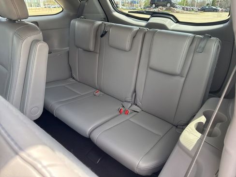 Used 2019 Toyota Highlander XLE image 11