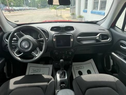 Used 2023 Jeep Renegade Latitude AWD/4WD image 14
