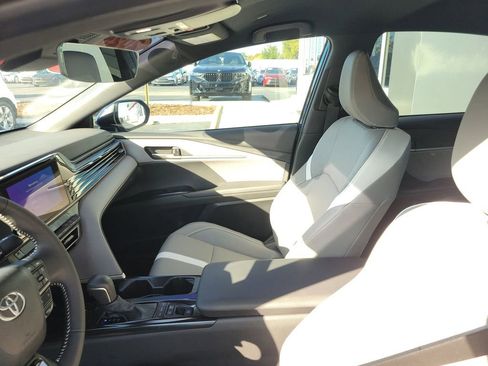 Used 2025 Toyota Camry SE image 18