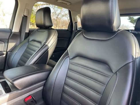 Certified 2022 Ford Edge SEL w/ Convenience Package AWD/4WD image 3