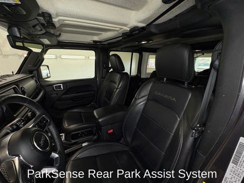 Used 2018 Jeep Wrangler Unlimited Sahara AWD/4WD image 12