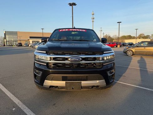 Used 2023 Ford Expedition Limited image 2