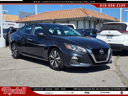 Used 2021 Nissan Altima 2.5 SV FWD image 1