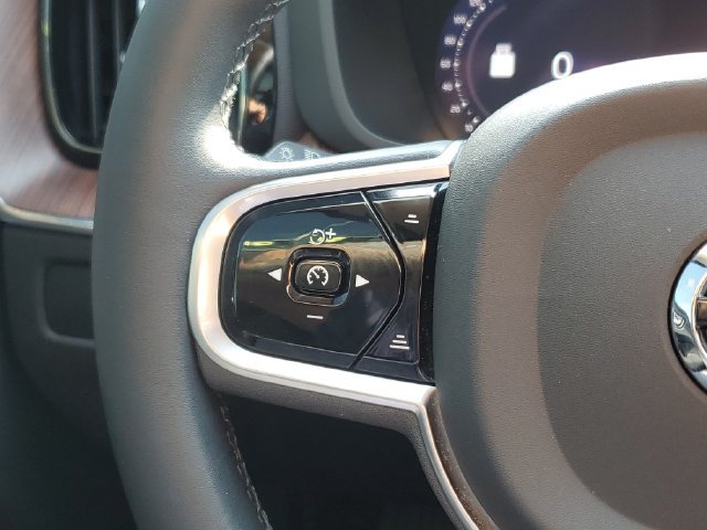 Used 2023 Volvo XC60 B5 Plus w/ Climate Package FWD image 16
