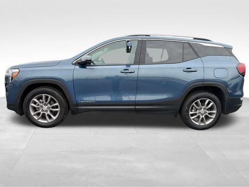 Used 2024 GMC Terrain SLT AWD/4WD image 2