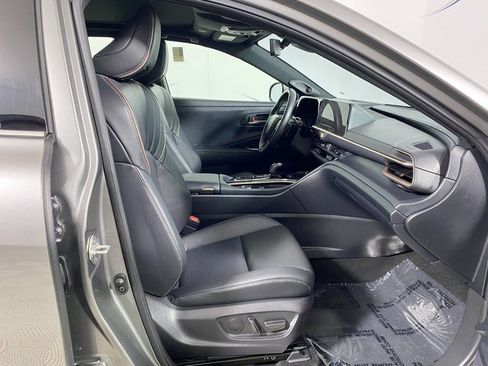 Used 2025 Toyota Crown Platinum image 8