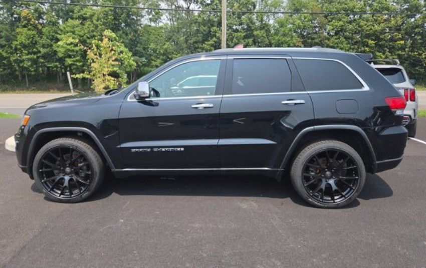 Used 2021 Jeep Grand Cherokee Limited AWD/4WD image 2