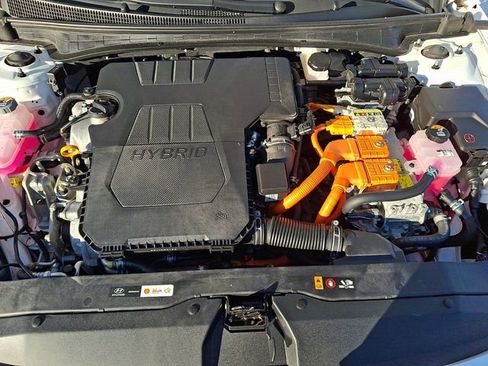 Used 2024 Hyundai Elantra Limited image 35