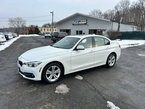 Used 2017 BMW 330i xDrive 330i xDrive Sedan South Africa image 2