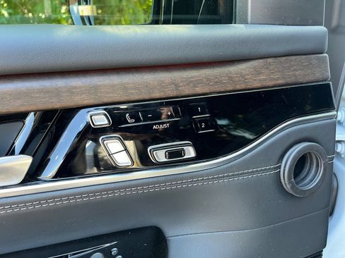 Used 2023 Jeep Grand Wagoneer Series II AWD/4WD image 19