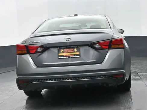 Used 2025 Nissan Altima 2.5 SV FWD image 8