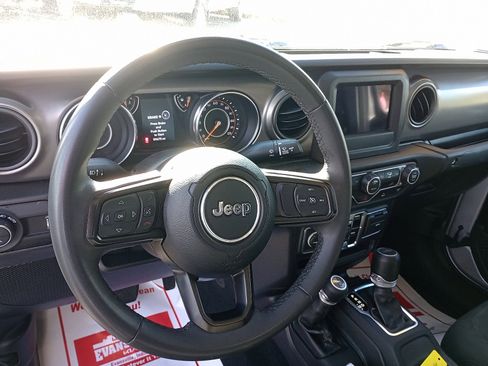 Used 2023 Jeep Gladiator Sport image 9